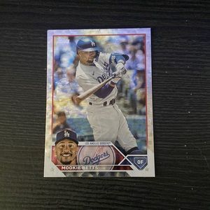 Los Angeles dodgers Mookie Betts outfielder topps baseball card
